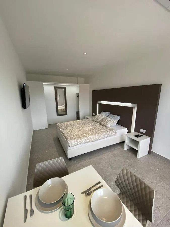 Apartmani Kumenat Biograd Na Moru 0*,