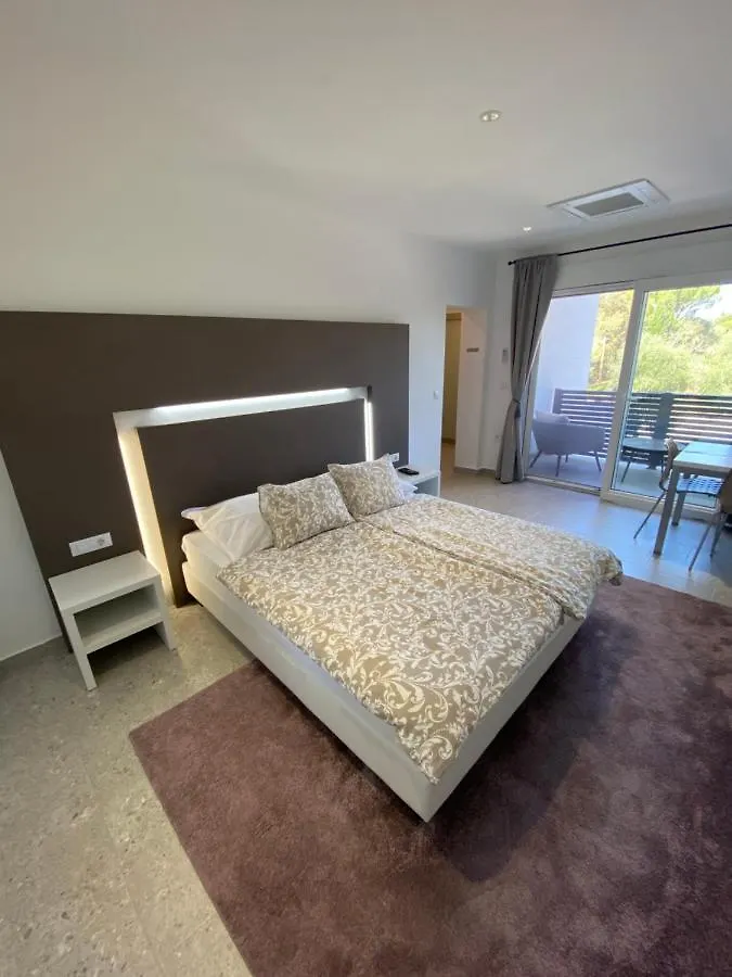 Apartment Apartmani Kumenat Biograd Na Moru