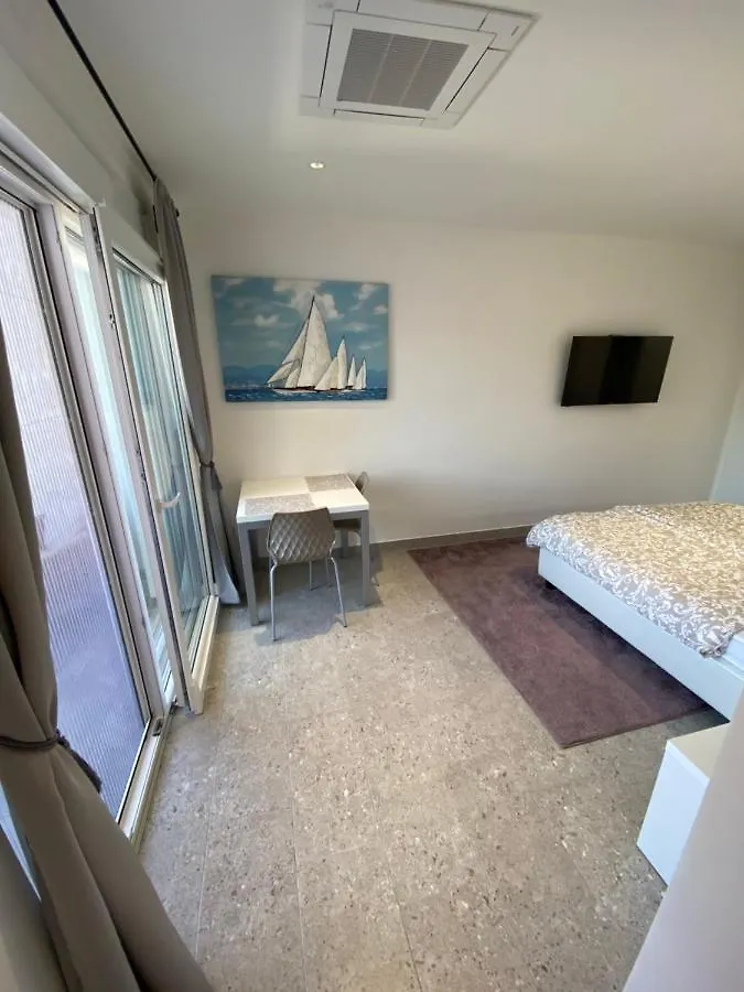Apartmani Kumenat Biograd Na Moru 0*,
