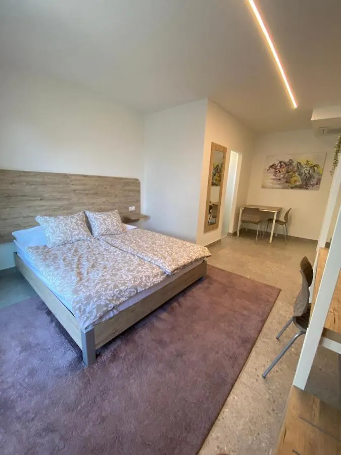 Apartmani Kumenat Biograd Na Moru 0*,  Croatia