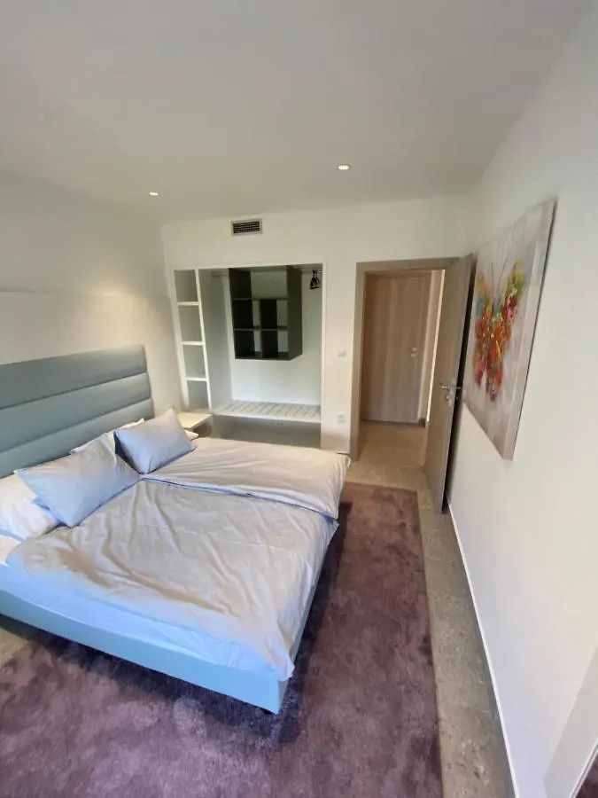 Apartmani Kumenat Biograd Na Moru